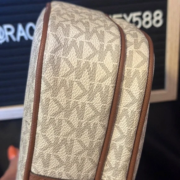 Michael Kors Jet Set Travel Medium Logo Crossbody NWOT - Picture 12 of 14